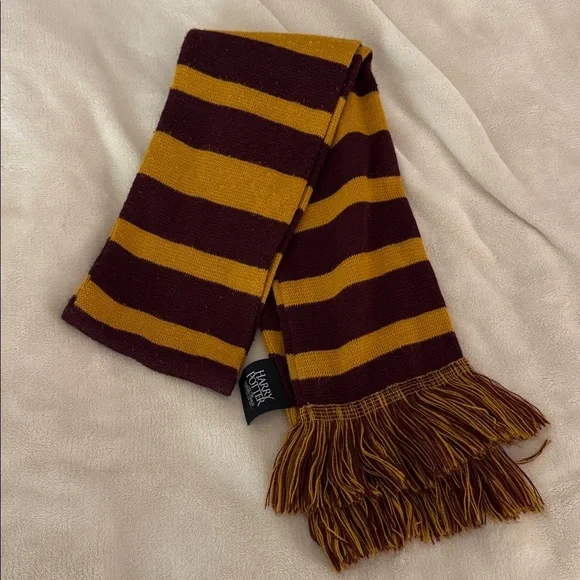 harry potter gryffindor scarf (the cursed child on broadway) - Picture 4 of 4